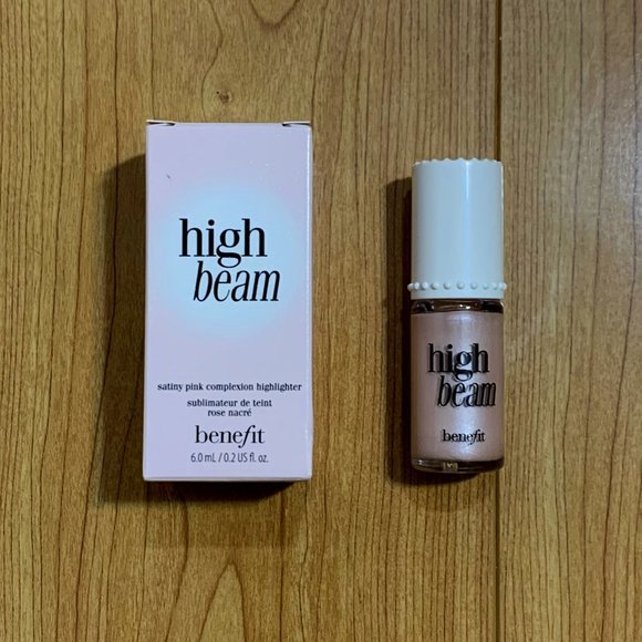 Benefit High Beam satiny pink complexion highlighter - Picture 1 of 2